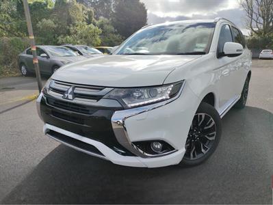 2017 Mitsubishi Outlander - Thumbnail