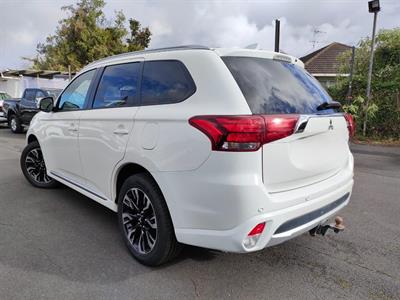 2017 Mitsubishi Outlander - Thumbnail